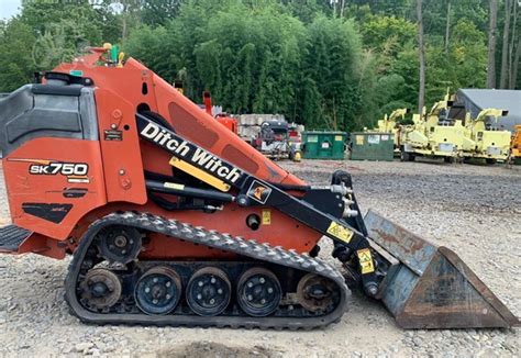 track hutt skid steer|Ditch Witch SK750 .